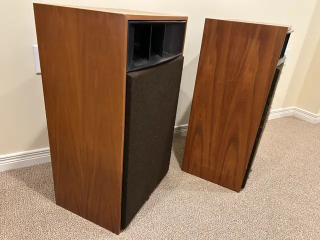 Vintage Realistic Mach One Liquid Cooled Stereo Speakers in Speakers in Oakville / Halton Region - Image 3