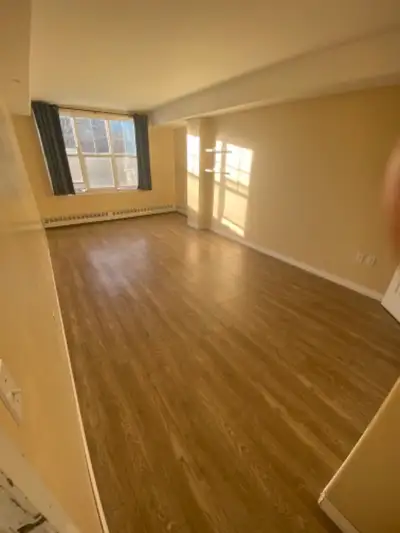 Location: 1015 Barrington St, Downtown Halifax Rent: $950/month (VERY LOW – old lease price!) ️ Room...