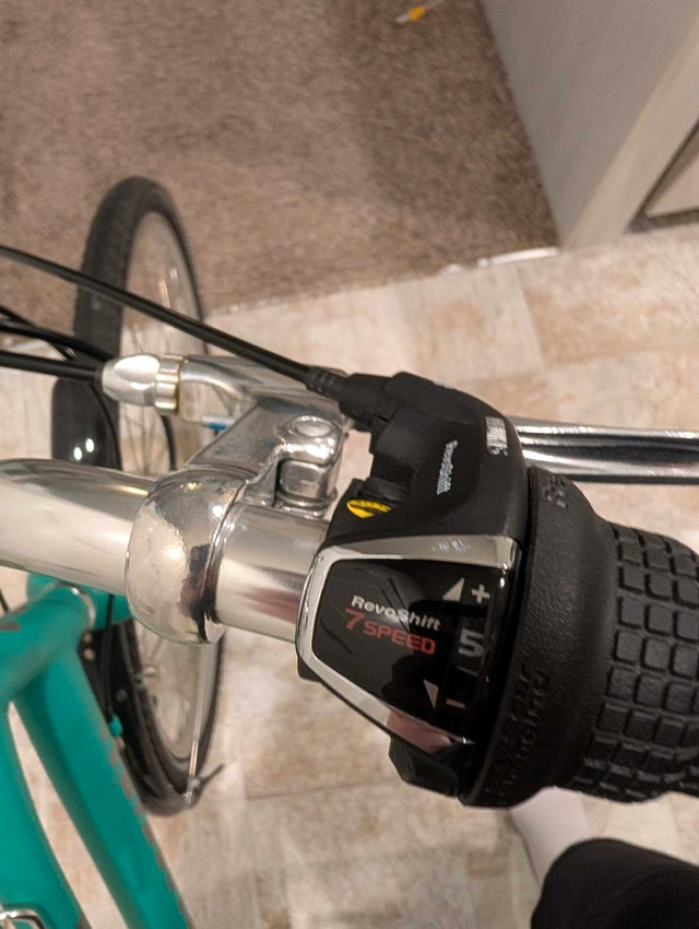Women's 7-speed Bicycle in Cruiser, Commuter & Hybrid in Calgary - Image 3