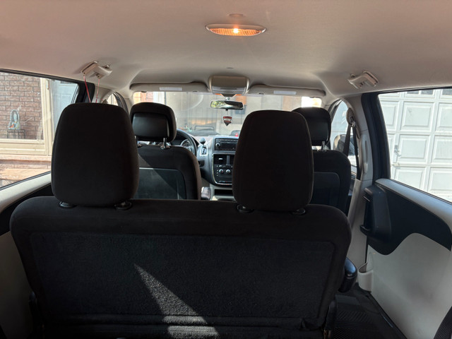 Dodge caravan in Cars & Trucks in Mississauga / Peel Region - Image 4