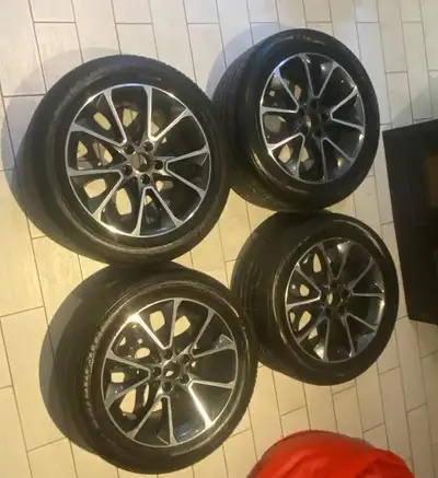 Pneus étés et jantes. tres bon état. Bridgestone 255/50R19. Était sur BMW X5 2017