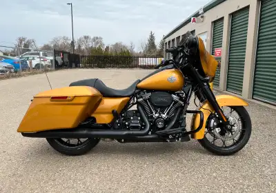 Brand new 2023 Harley-Davidson Street Glide Special with 9 kilometres. Colour is Prospect Gold (abso...