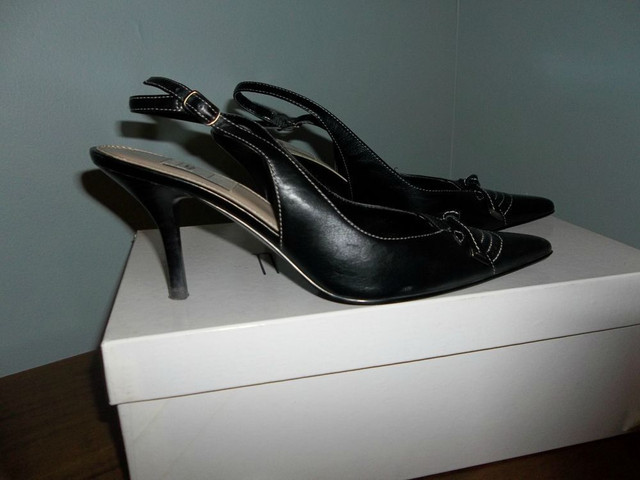 SOULIER OU SANDALE Hilary Radly dans Femmes - Chaussures  à Trois-Rivières - Image 4