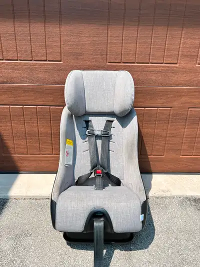 I am selling a used Clek Fllo car seat in THUNDER (very durable hardy grey cloth). Car seat is valid...