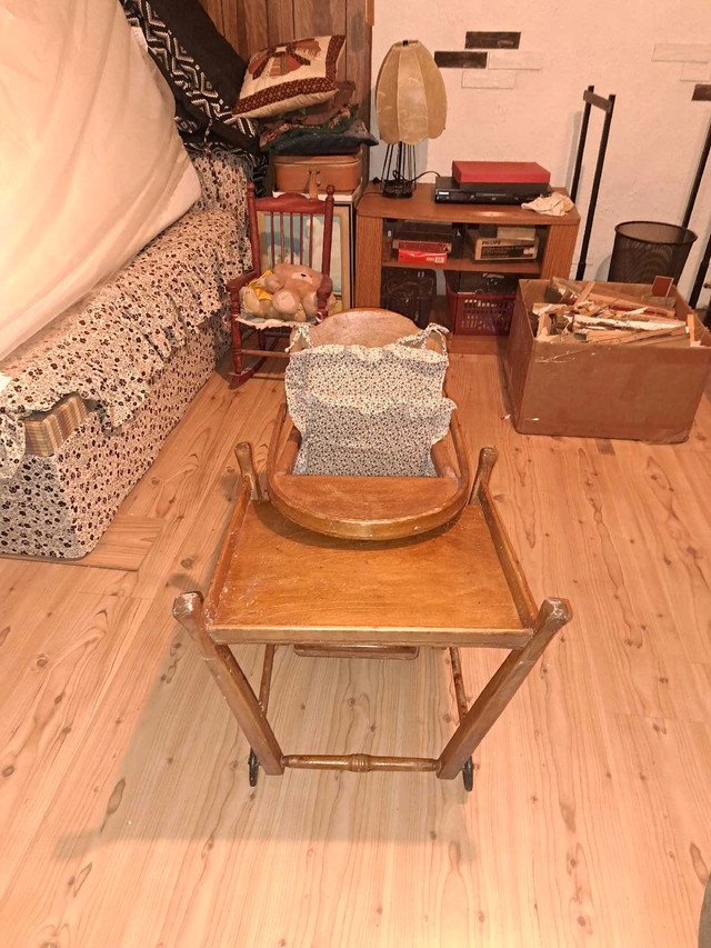 Chaise haute antique dans Nourriture et chaises hautes  à Ouest de l’Île - Image 3
