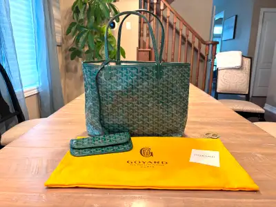 Selling (Authentic) Goyard Saint Louis PM tote in the classic Goyardine canvas, it's in like new con...