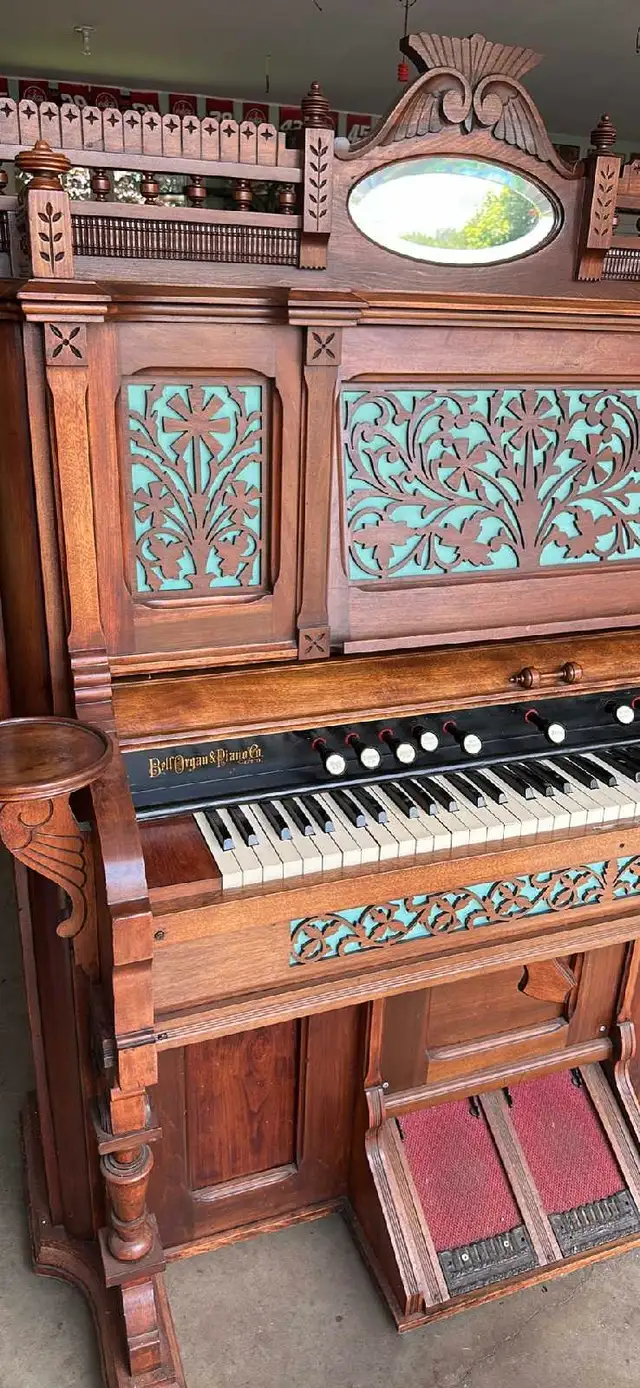 Antique Pump Organ & Original Clawfoot Stool – Fully Wor in Pianos & Keyboards in Kawartha Lakes - Image 4