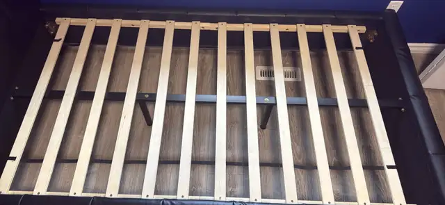 bed frame in Beds & Mattresses in Richmond - Image 2