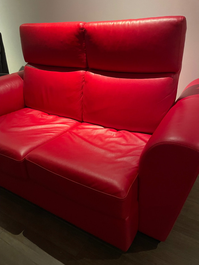 Divan couch leather excellent condition  dans Sofas et futons  à Ville de Montréal
