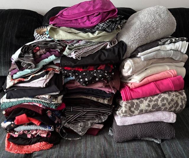 Ladies Size Extra Large Clothing Lot in Multi-item in Belleville