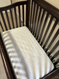 Graco Crib/toddler bed/ day bed combo 