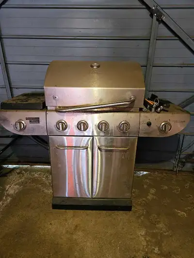 Working BBQ, parts are solid. Pick it up.