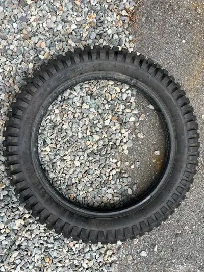Shinko Trail Tire 4x18 (100/100 r18) 200km on it Cut on side wall, not into the structure $50 obo