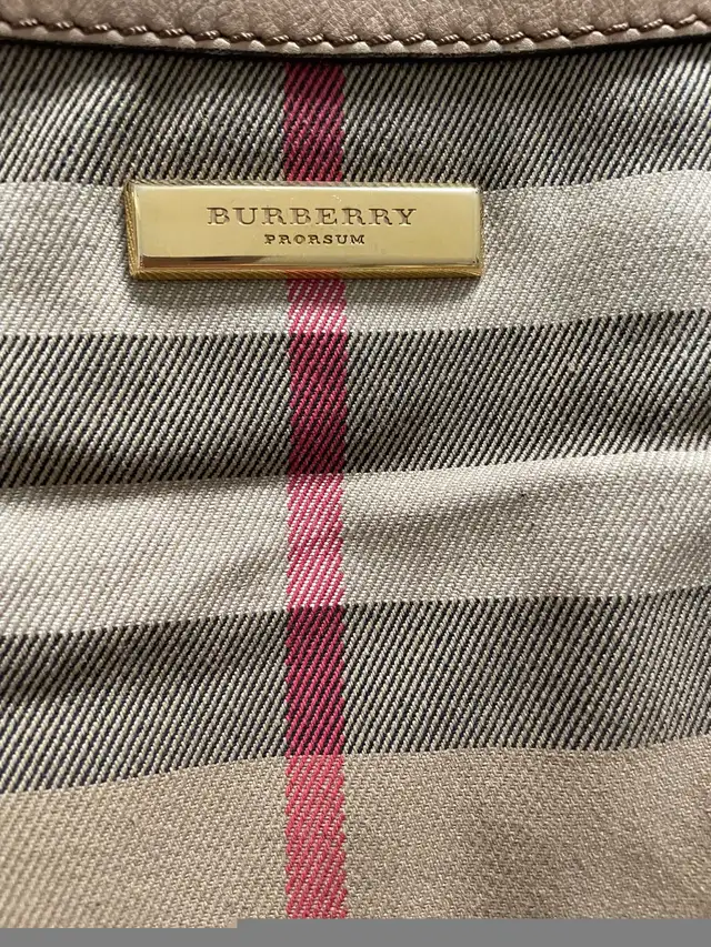 Burberry authentic bag  in Women's - Bags & Wallets in City of Toronto - Image 10