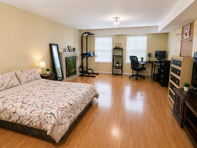 ****PRIVATE ROOM**** EARLIEST MOVE IN DATE IS JUNE 1ST. Looking to rent long-term (minimum 1 year) f...