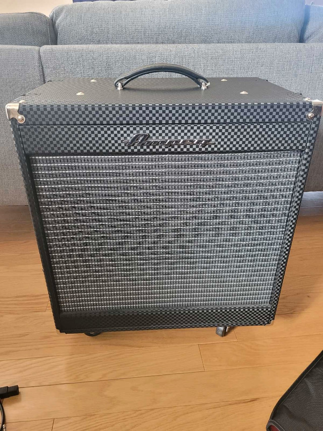 Cab basse Ampeg 1X15  dans Amplificateurs et pédales  à Ville de Québec