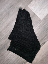 Black knit scarf $5