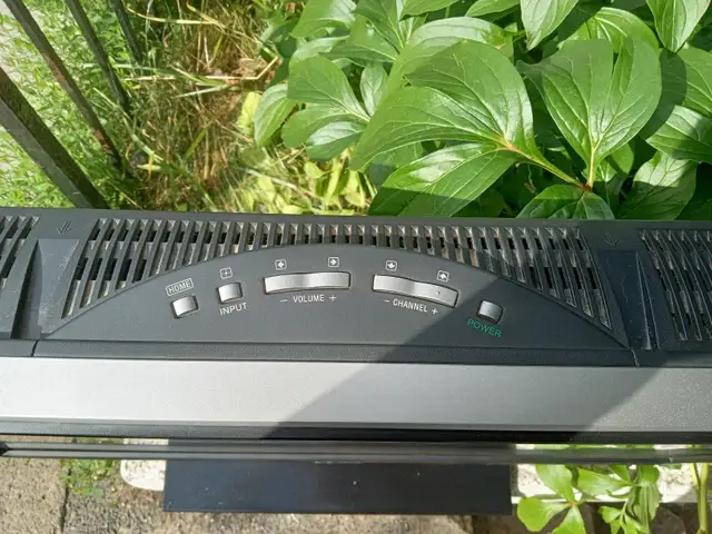 Télévision Sony Bravia XBR TV (avec manette/with remote) in TVs in City of Montréal - Image 3