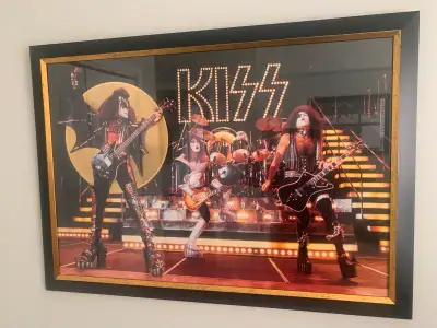 kiss framed photo, View more
