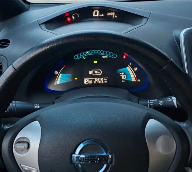 2013 Nissan Leaf Automatic transmission Electric Air Conditionin in Cars & Trucks in Laval / North Shore - Image 2
