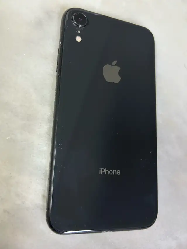 iPhone XR in Cell Phones in Kingston - Image 2
