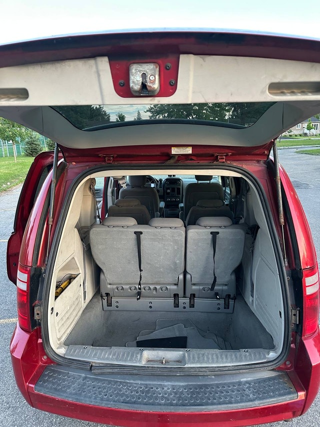 2010 Dodge Grand Caravan — photo 3