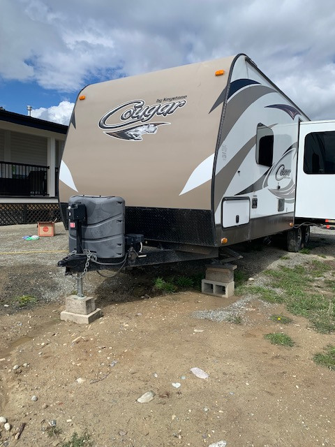 2015 Cougar Trailer 25 Foot w/Slide in Travel Trailers & Campers in Penticton