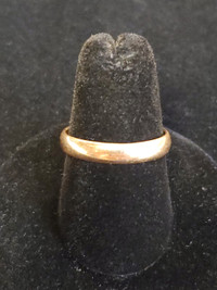 10k Yellow Gold mens size 8 Wedding Band Ring 