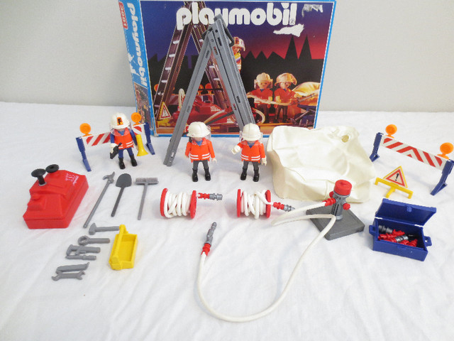 Playmobil ( Vintage ) Toy - Firefighter Rescue Jump Team in Toys & Games in Tricities/Pitt/Maple - Image 3