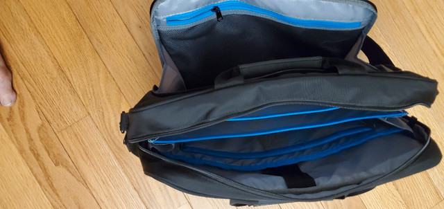 Dell Laptop Shoulder Bag in Laptop Accessories in Regina - Image 3