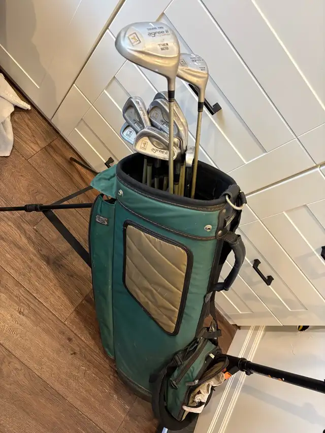 women’s full set of right golf clubs and mizuno stand bag in Golf in Guelph - Image 3