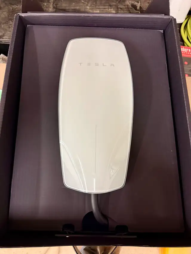 New Tesla Wall Connector62864362806915121