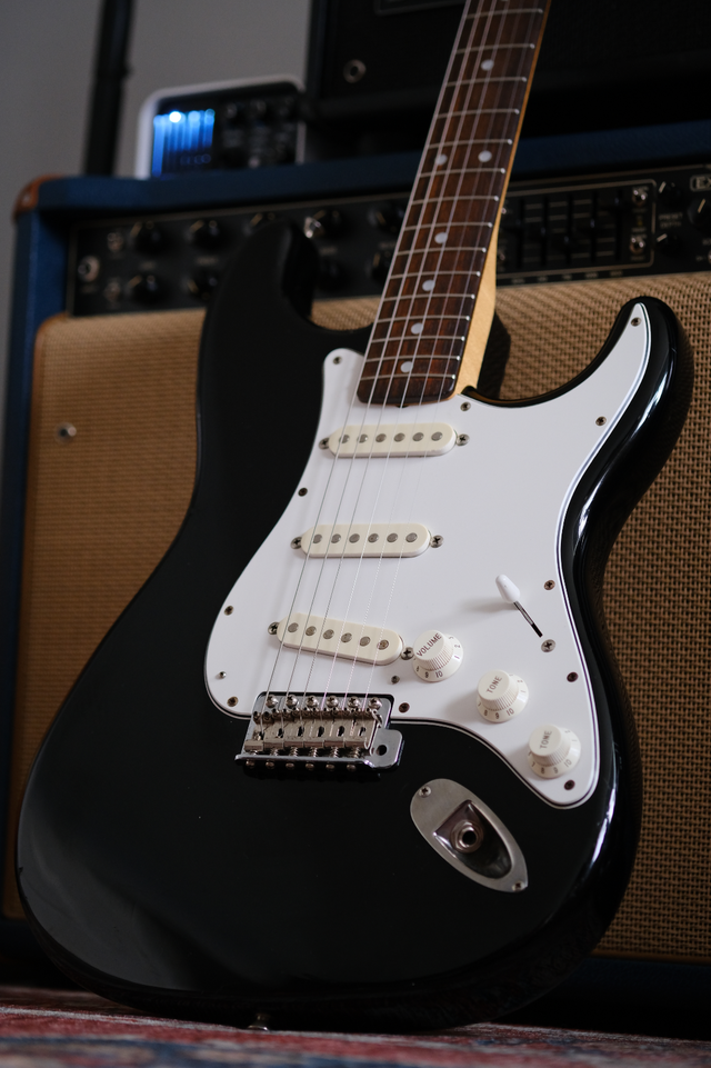 1993 Japan Squier Stratocaster in Guitars in City of Toronto - Image 9