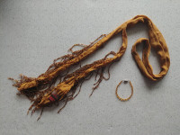 Foulard ou ceinture en soie avec bracelet assorti