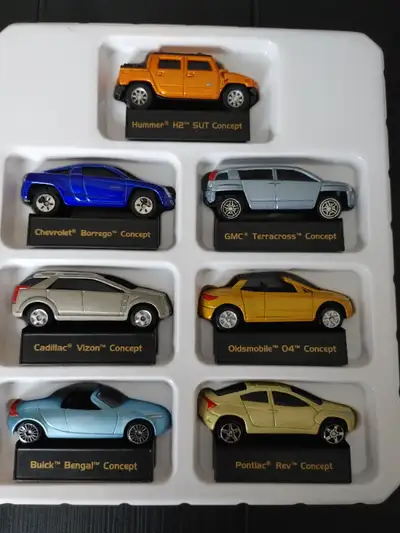 RARE Maisto International GM Concept Car Set Sold by Avon in 2003. Die Cast Metal - NEW 7 Cars Vehic...