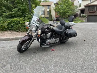 2012 Kawasaki Vulcan 900 Classic LT (Light Touring) motorcycle for sale. This is the factory touring...