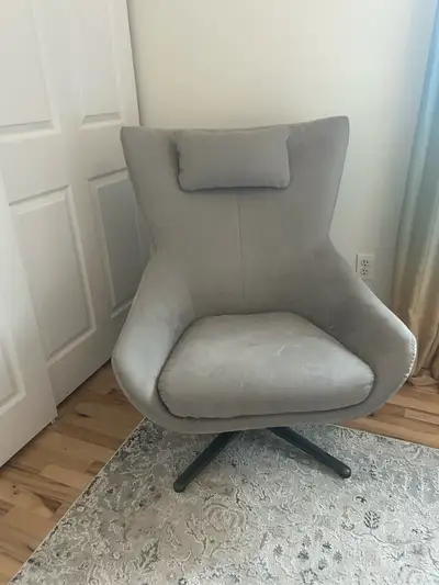 In like new condition. Light gray soft suede material. It’s been in a spare bedroom so has had very...