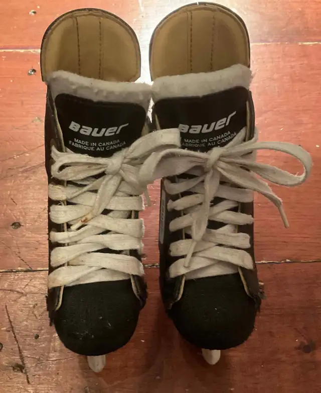 Bauer "Charger" hockey skates in Skates & Blades in Gatineau - Image 4