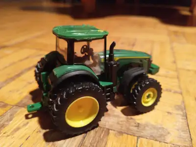 Camions tracteurs Ertl John Deere Licensed product 410 8R I0520YL01 2020 Tomy UK : EX2 5AZ. EU : CS7...