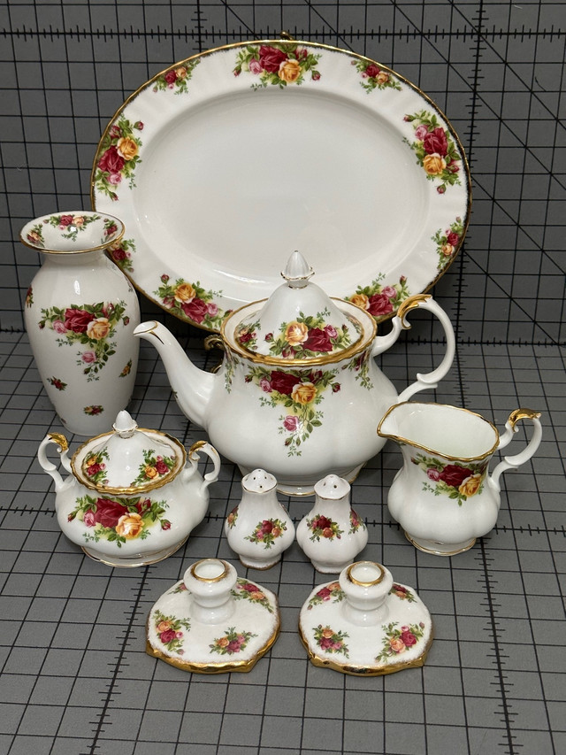 Old Country Roses Royal Albert England Bone China - Asking price in Kitchen & Dining Wares in Mississauga / Peel Region