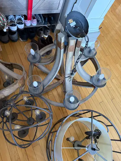 3 wooden chandeliers all match working condition 2 black chandeliers all working condition Light bul...
