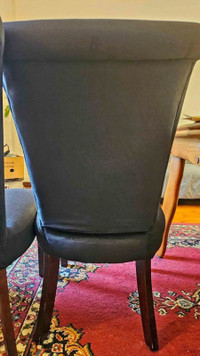 4 comfy black chairs