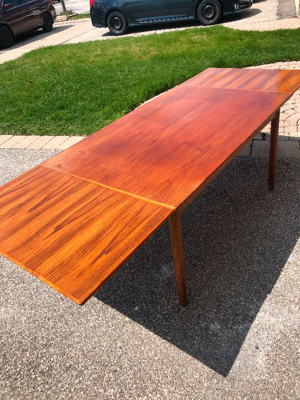 Mid-Century Modern  Scandinavian teak dining table and 4 chairs in Dining Tables & Sets in Mississauga / Peel Region - Image 3