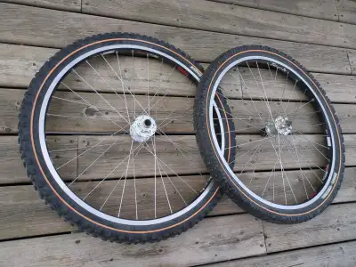 Sun Ringle Wheelset with Maxxis Mobster tires, View more