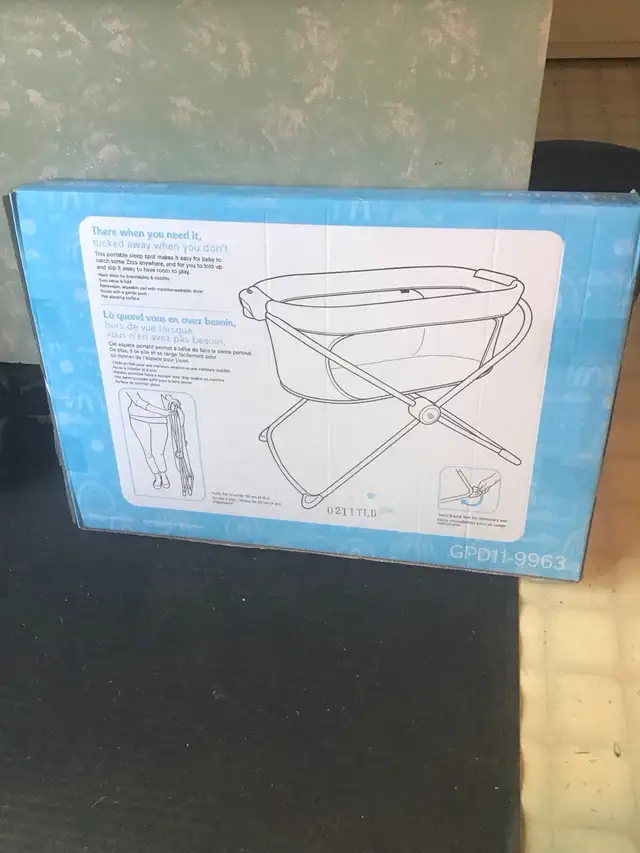Fisher Price,berceau portable pour nouveau-né ,pliable  in Cribs in Longueuil / South Shore - Image 6