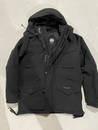 Men Canada goose constable parka size small in good condition