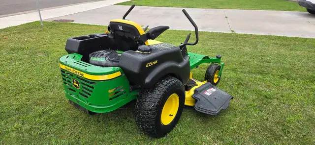 john deere z425 zero turn in Lawnmowers & Leaf Blowers in Leamington - Image 4