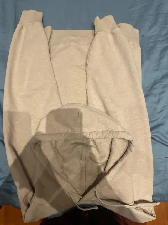 Men’s OVO oatmeal hoodie in Men's in Markham / York Region - Image 4