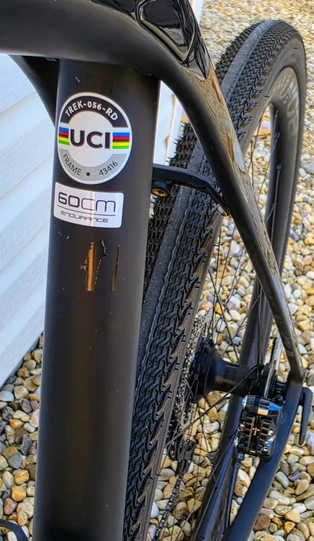 2020 Trek Domane SL 6 Carbon Road/Gravel Bike – 60 cm – Carbon W in Road in Calgary - Image 6