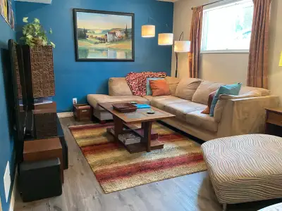 Retro Chic Short-Term Apartments 2BR • Fully Furnished • WiFi • Parking • Near Chicopee Ski Resort S...